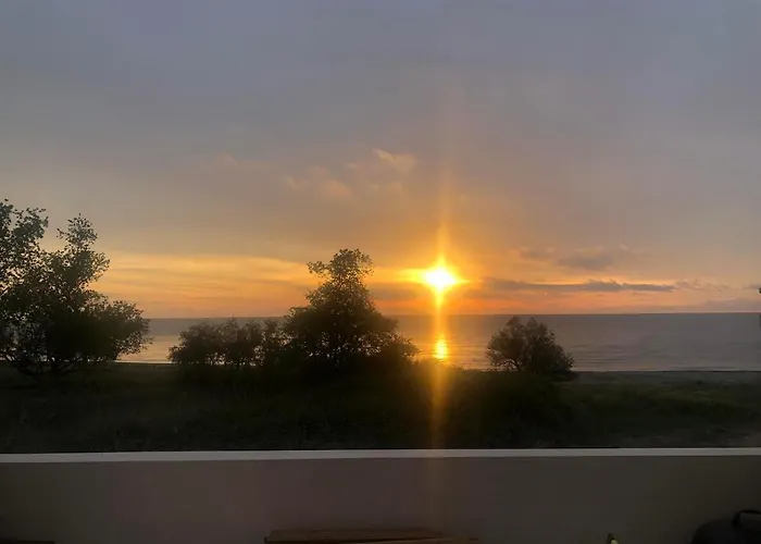 Superbe Front De - Pieds Dans L’eau Appartement Linguizzetta